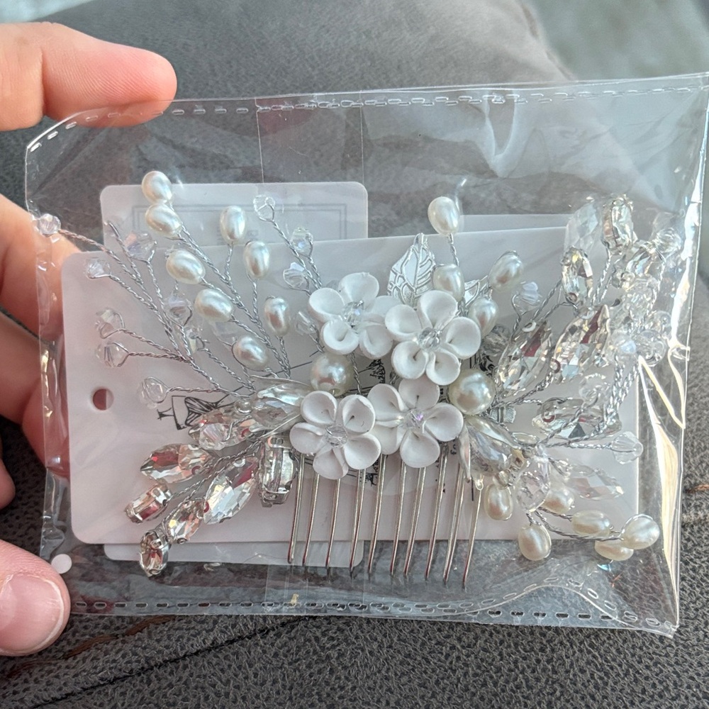 Elegant Silver and White Hair Comb
